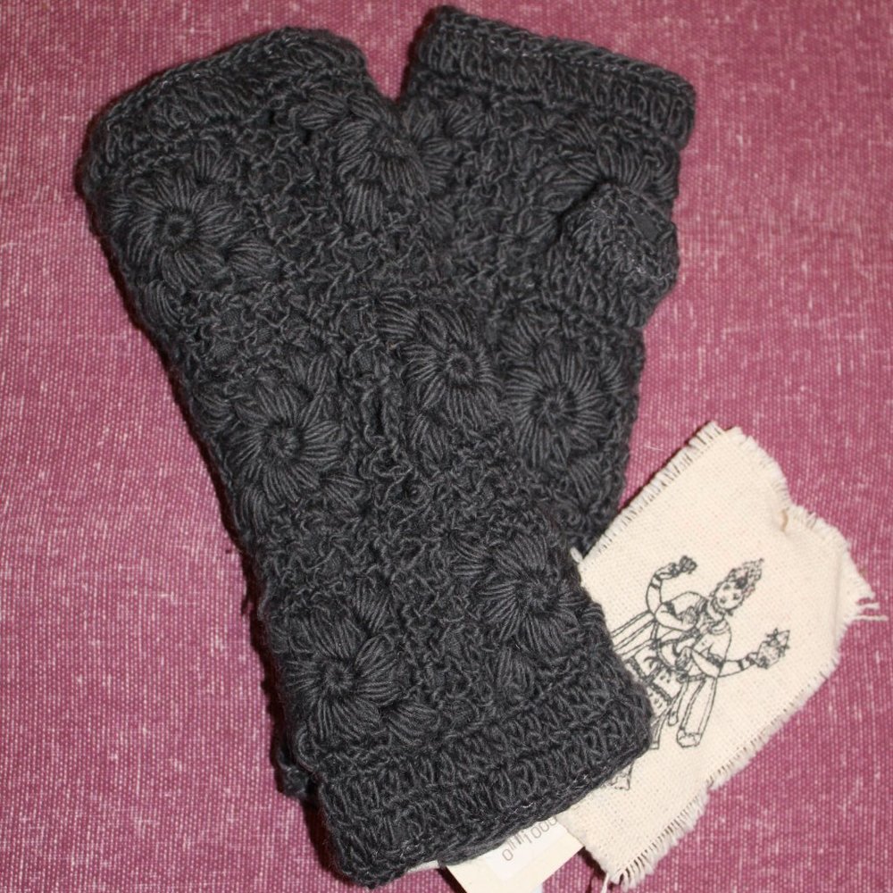 💥 HM Nepalese Crochet Wool Handwarmers Smoke